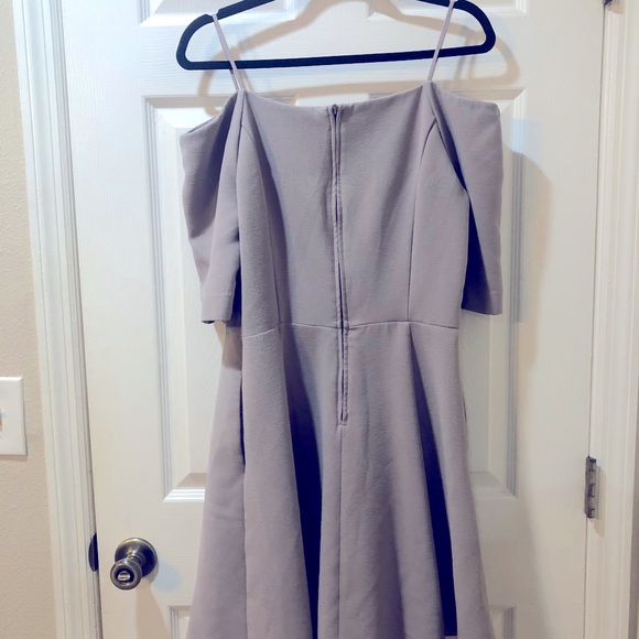 Cold shoulder Dress with pockets - Picture 2 of 3